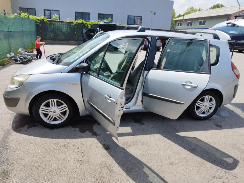 Renault Scenic 7 места, снимка 4 - Автомобили и джипове - 48385120