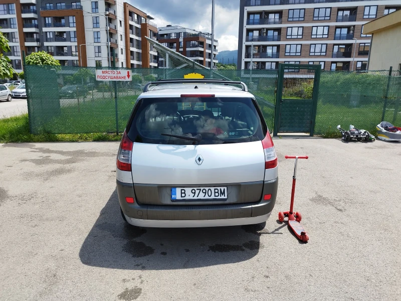 Renault Scenic 7 места, снимка 6 - Автомобили и джипове - 48385120