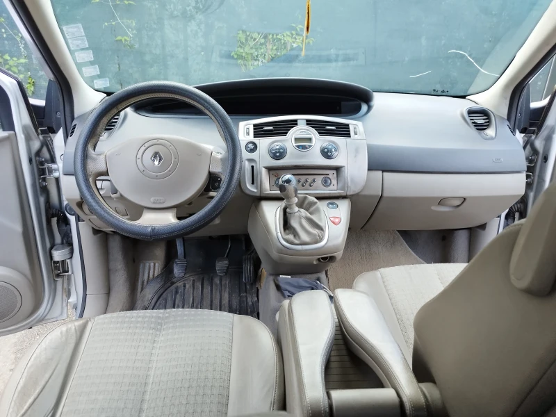 Renault Scenic 7 места, снимка 8 - Автомобили и джипове - 48385120