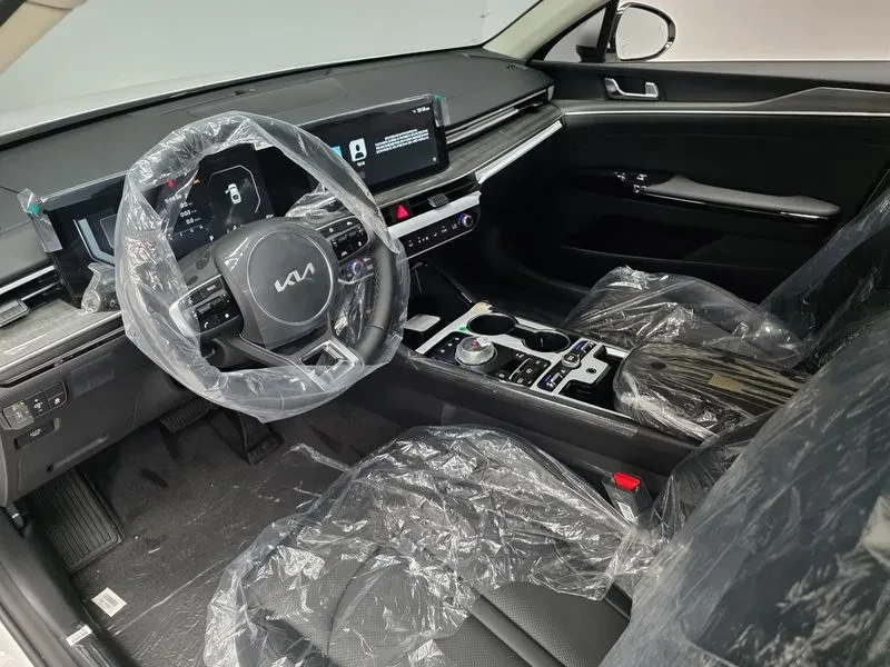 Kia K5 2.0 Noblesse/ЧИСТО НОВА, снимка 9 - Автомобили и джипове - 56683018