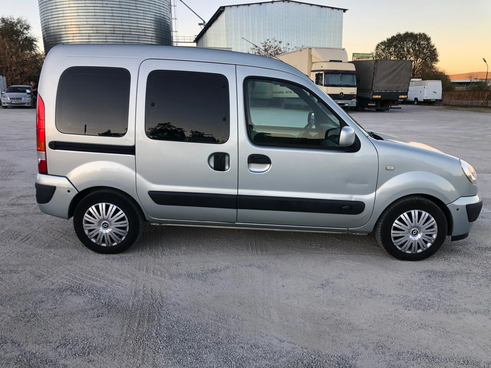 Renault Kangoo 1.5DCI, Клима, 5 места - изображение 5