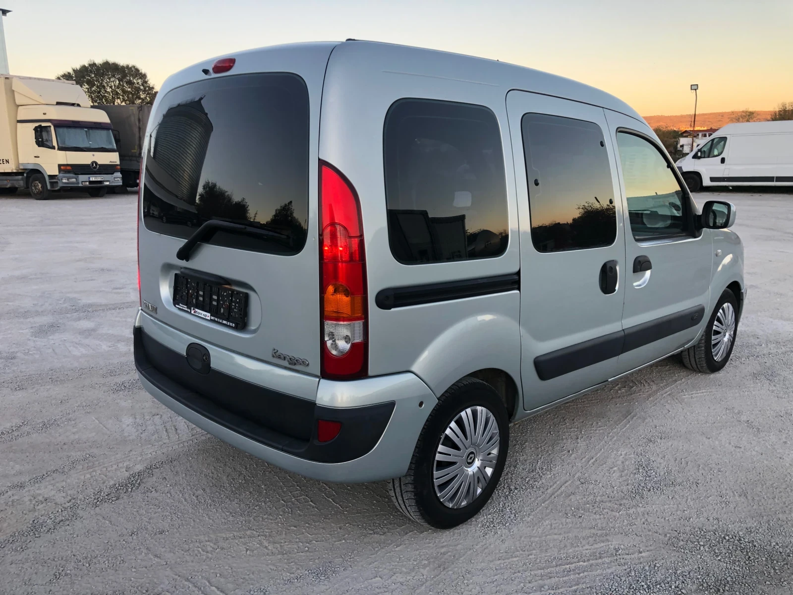 Renault Kangoo 1.5DCI, Клима, 5 места - изображение 3