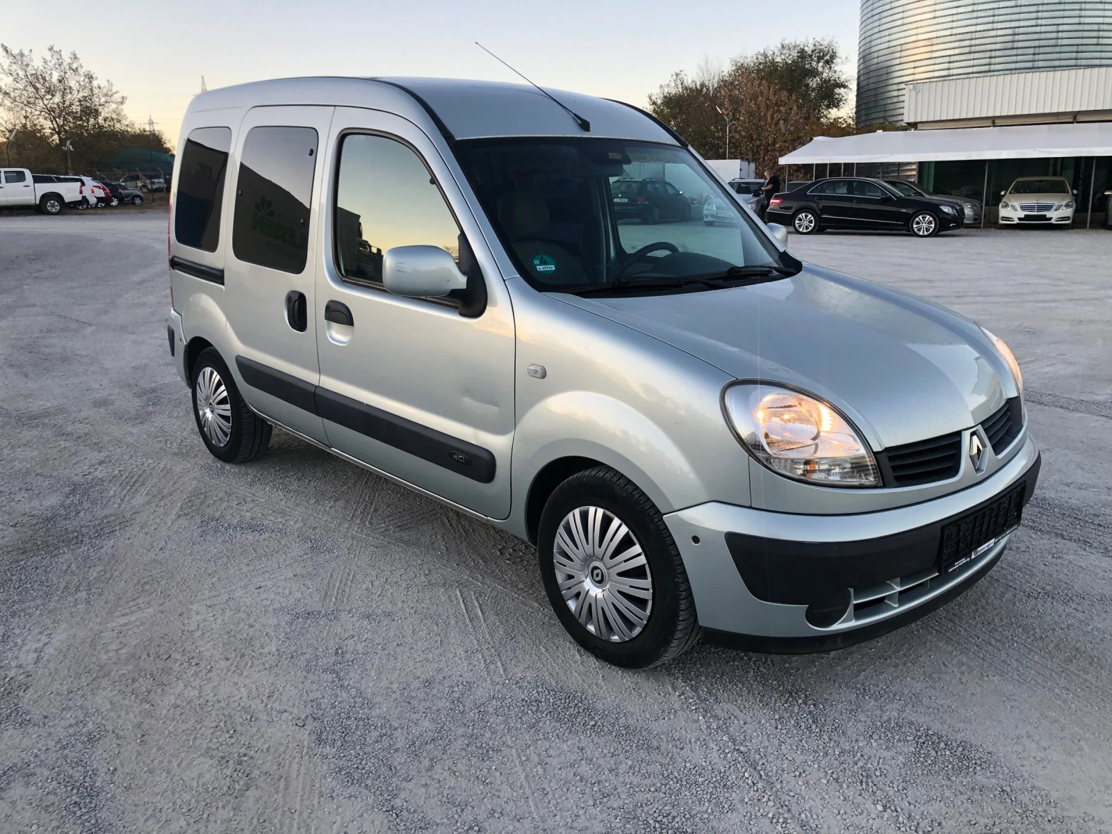 Renault Kangoo 1.5DCI, Клима, 5 места - изображение 2