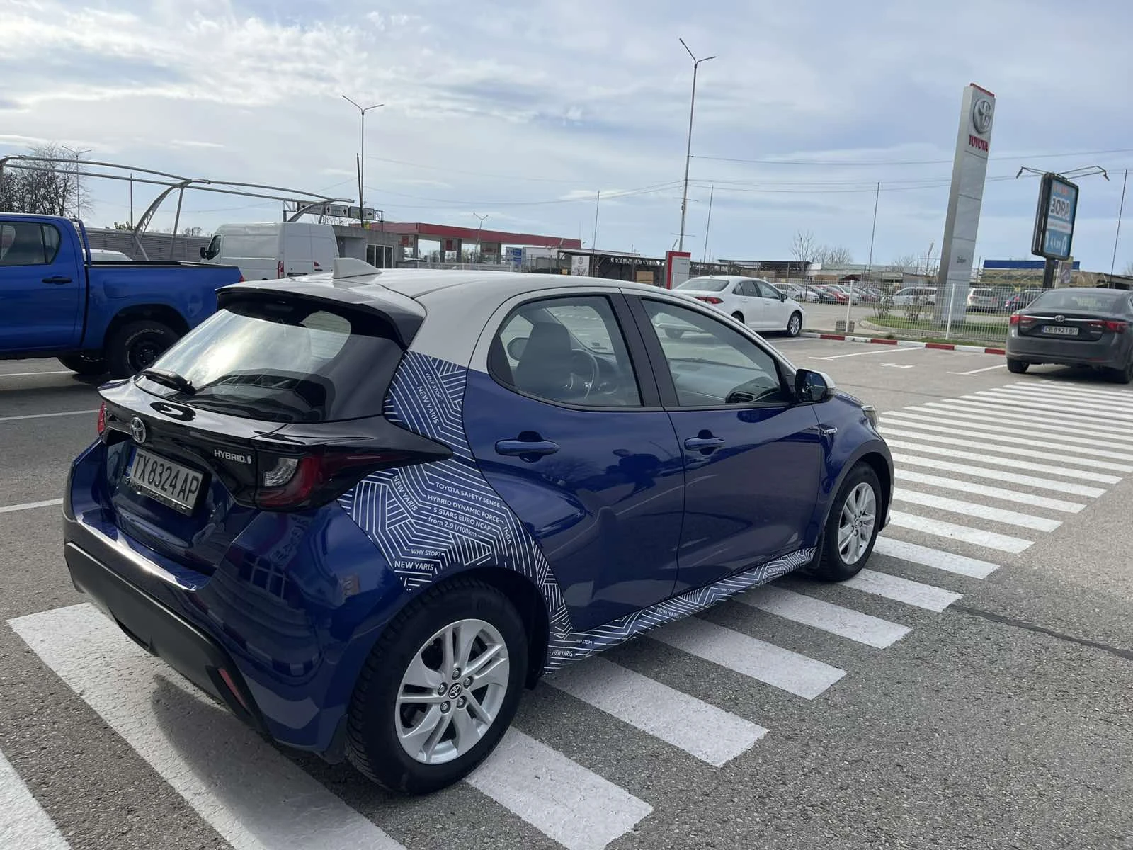 Toyota Yaris 1.5 HYBRID CHIC  - изображение 6