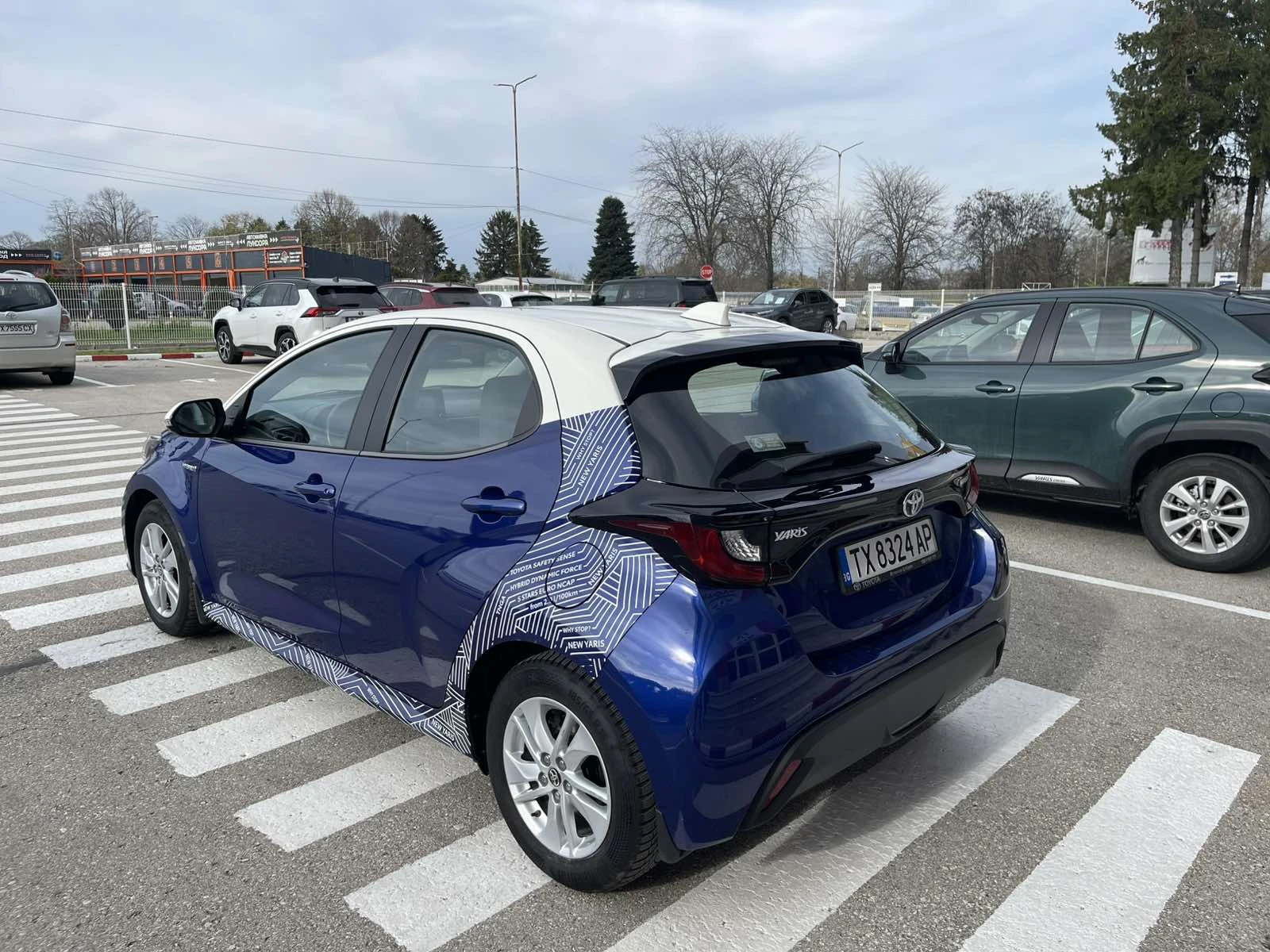 Toyota Yaris 1.5 HYBRID CHIC  - изображение 8