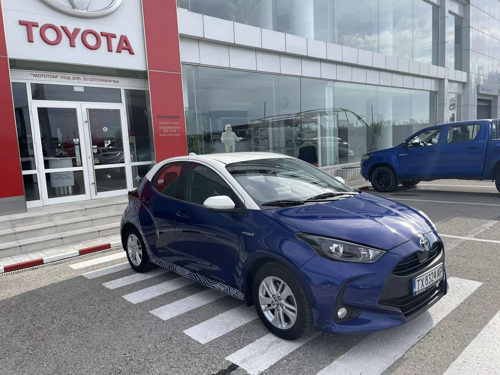 Toyota Yaris 1.5 HYBRID CHIC  - изображение 3