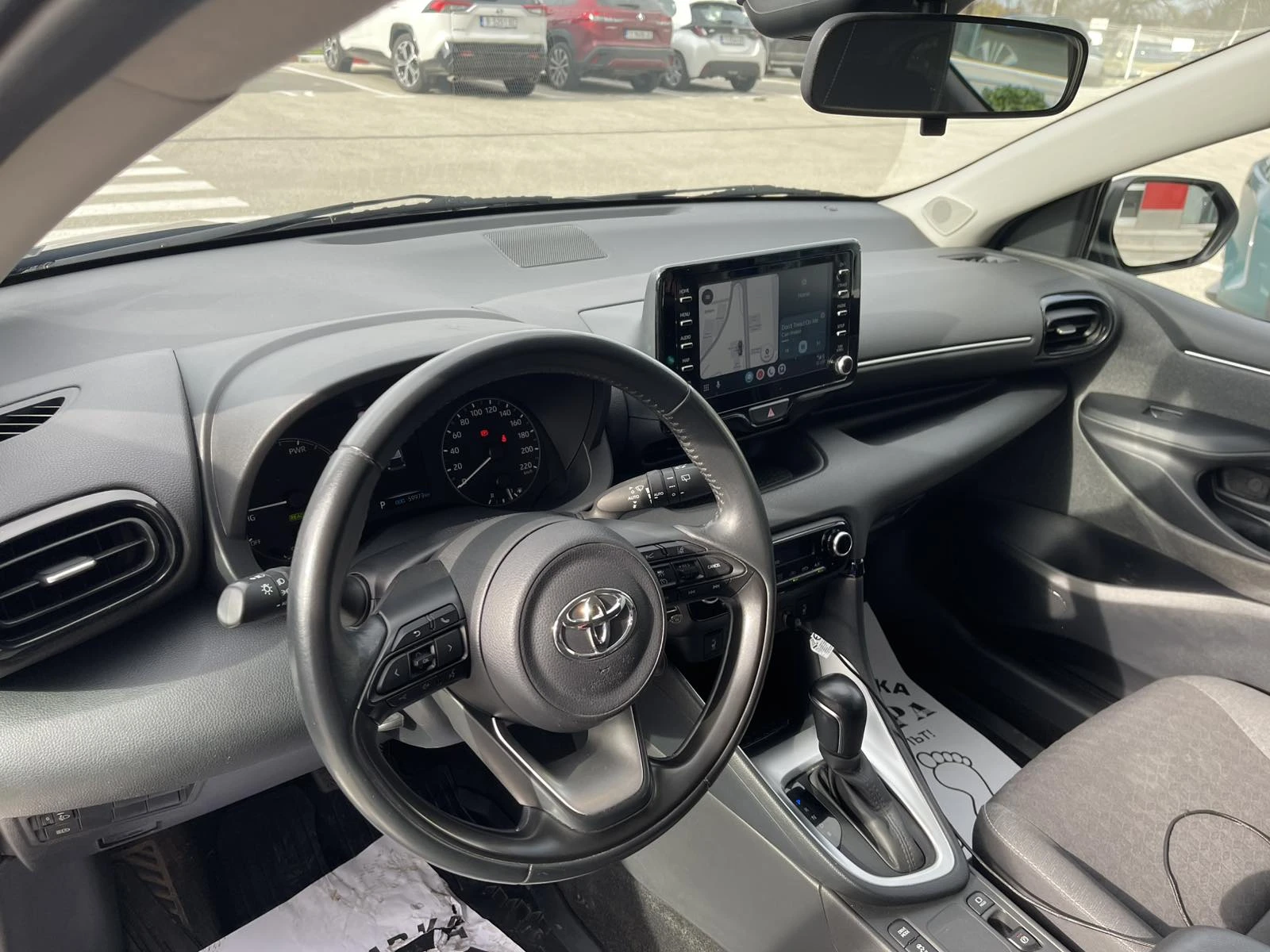 Toyota Yaris 1.5 HYBRID CHIC  - изображение 10