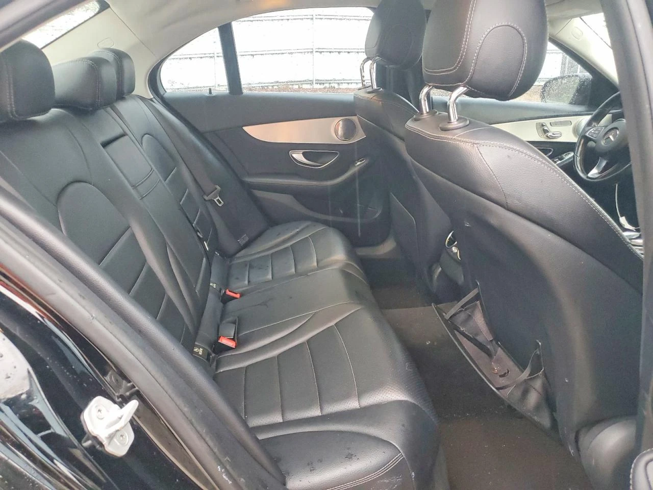 Mercedes-Benz C 300 2.0l 4Matic, снимка 11 - Автомобили и джипове - 53964679