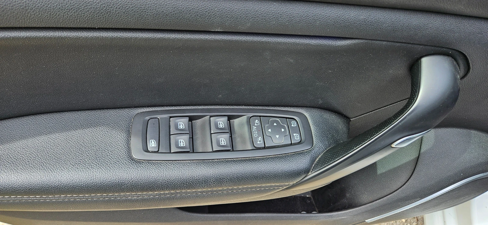 Renault Megane 1.5DCI, снимка 9 - Автомобили и джипове - 54412273