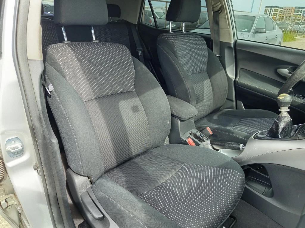 Toyota Auris, снимка 14 - Автомобили и джипове - 54852787