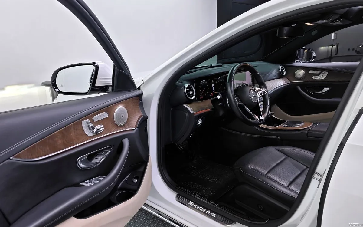 Mercedes-Benz E 220 d 4Matic EXLUSIVE, снимка 9 - Автомобили и джипове - 55507341