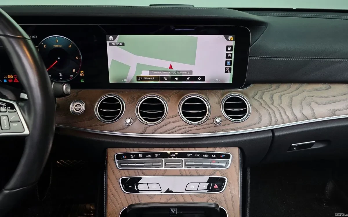 Mercedes-Benz E 220 d 4Matic EXLUSIVE, снимка 12 - Автомобили и джипове - 55507341