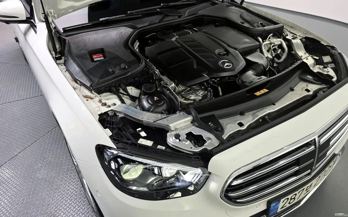 Mercedes-Benz E 220 d 4Matic EXLUSIVE, снимка 5 - Автомобили и джипове - 55507341