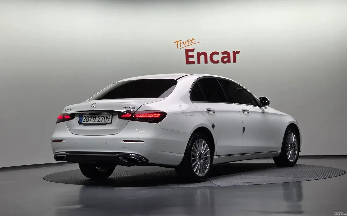 Mercedes-Benz E 220 d 4Matic EXLUSIVE, снимка 2 - Автомобили и джипове - 55507341