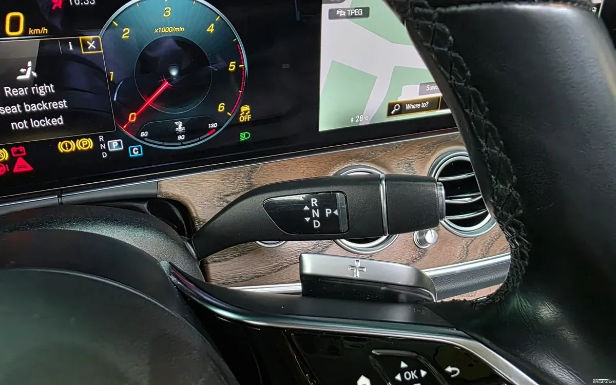 Mercedes-Benz E 220 d 4Matic EXLUSIVE, снимка 8 - Автомобили и джипове - 55507341