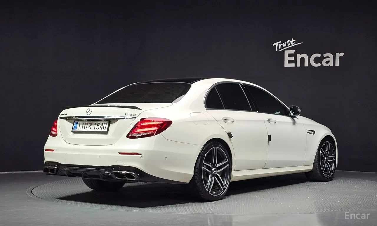 Mercedes-Benz E 63 AMG burmester* multibeam led* Parking Assist, снимка 2 - Автомобили и джипове - 55806076