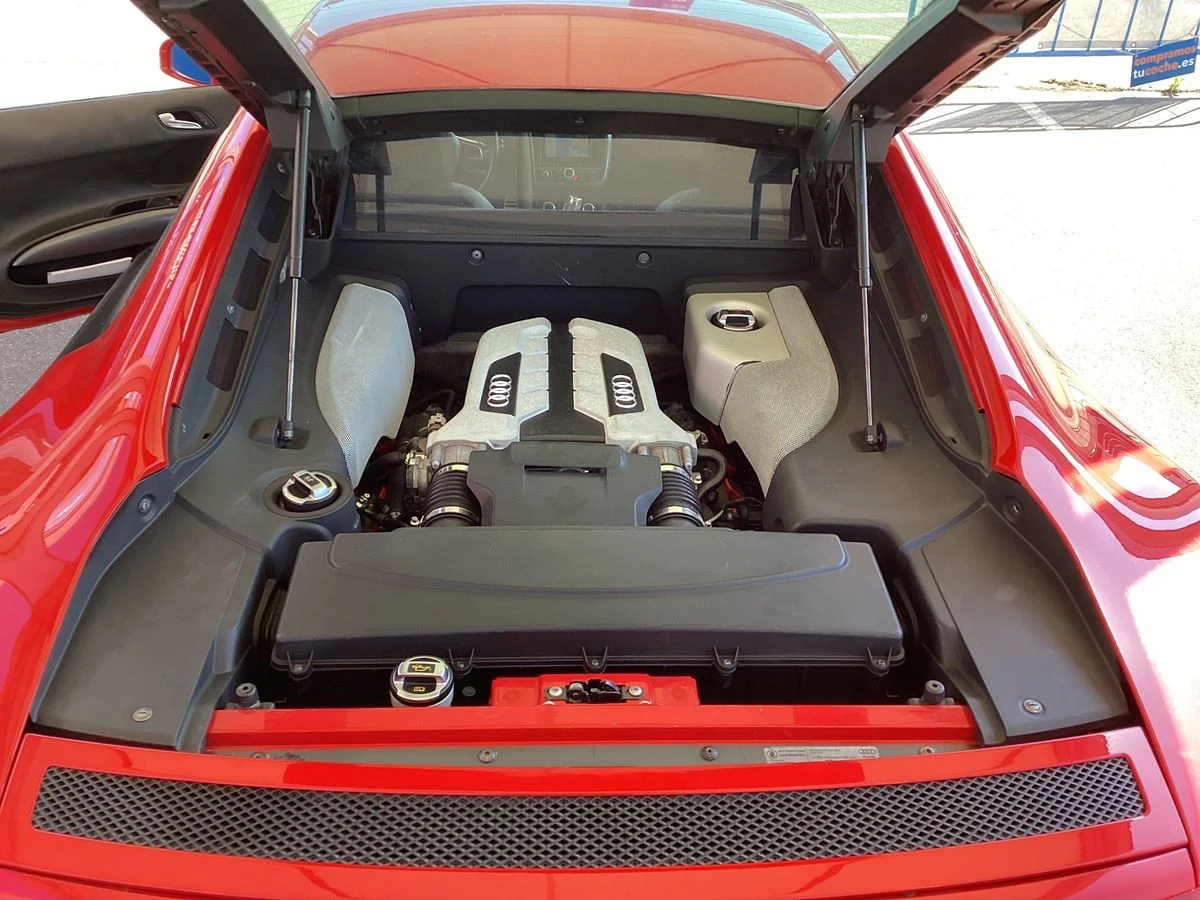 Audi R8 4.2 V8 FSI quattro 49000км., снимка 9 - Автомобили и джипове - 56076522