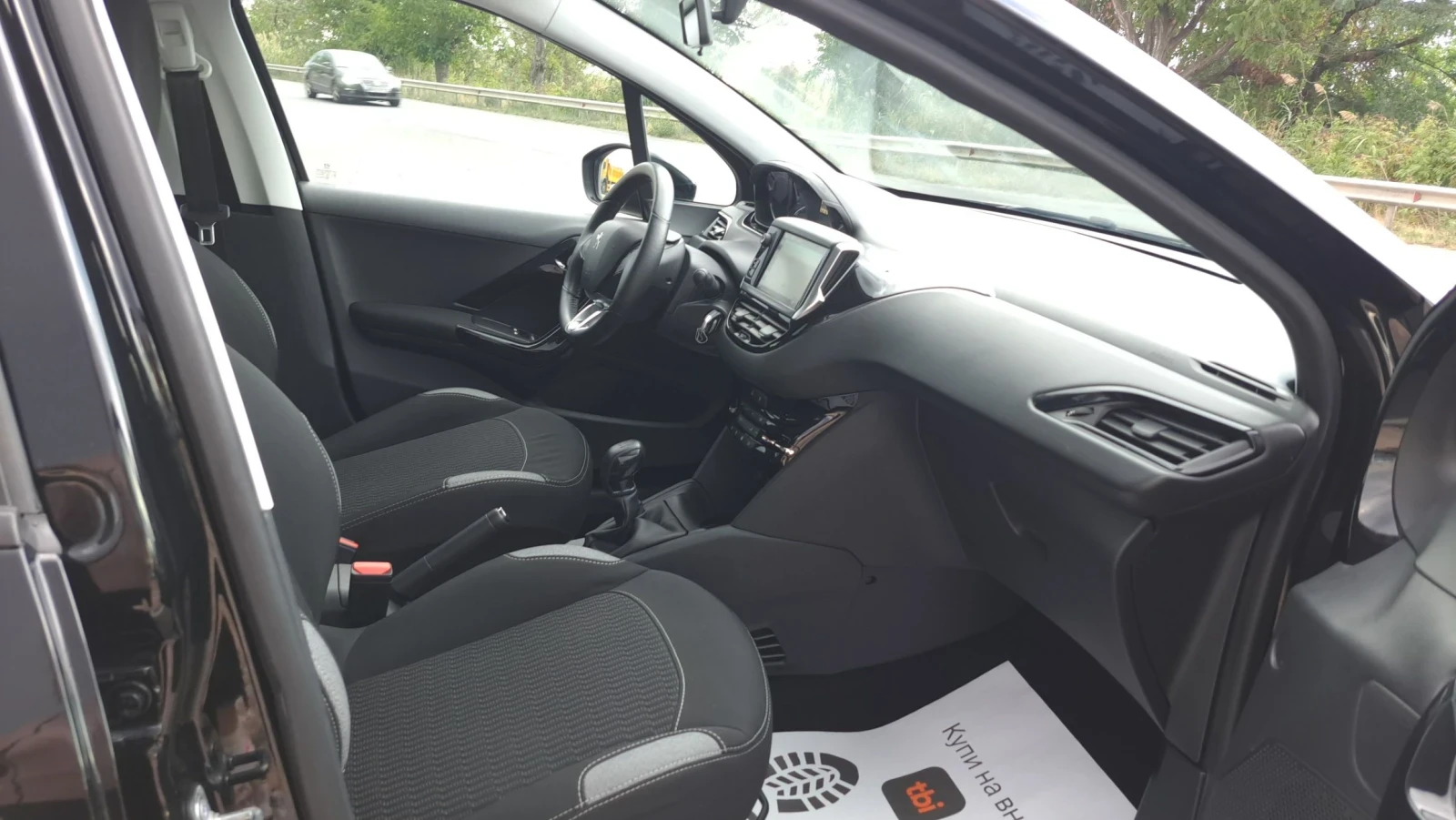 Peugeot 208 1.2i VTI, снимка 14 - Автомобили и джипове - 56173485