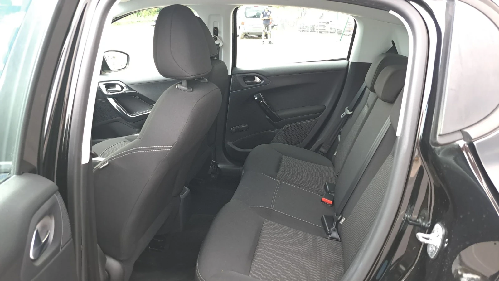 Peugeot 208 1.2i VTI, снимка 10 - Автомобили и джипове - 56173485