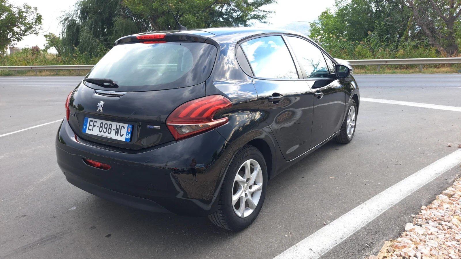 Peugeot 208 1.2i VTI, снимка 6 - Автомобили и джипове - 56173485