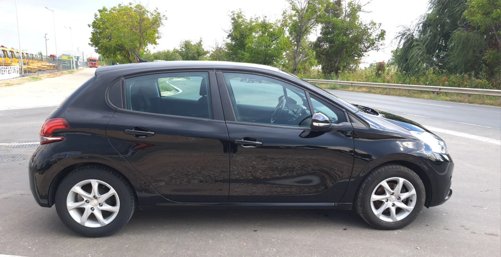 Peugeot 208 1.2i VTI, снимка 7 - Автомобили и джипове - 56173485