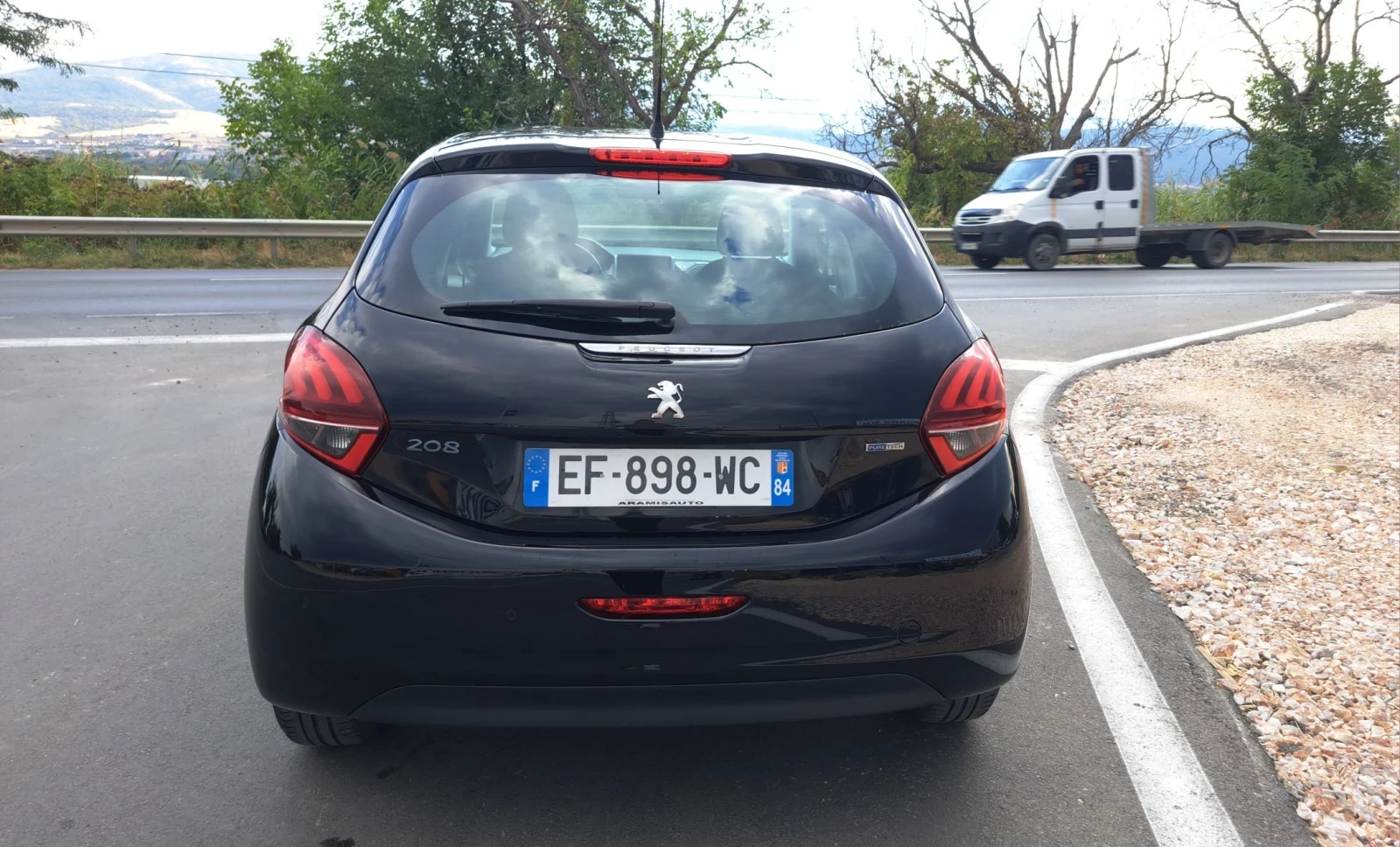 Peugeot 208 1.2i VTI, снимка 5 - Автомобили и джипове - 56173485