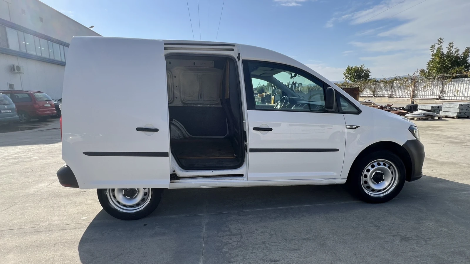 VW Caddy 2.0, снимка 7 - Автомобили и джипове - 56622319