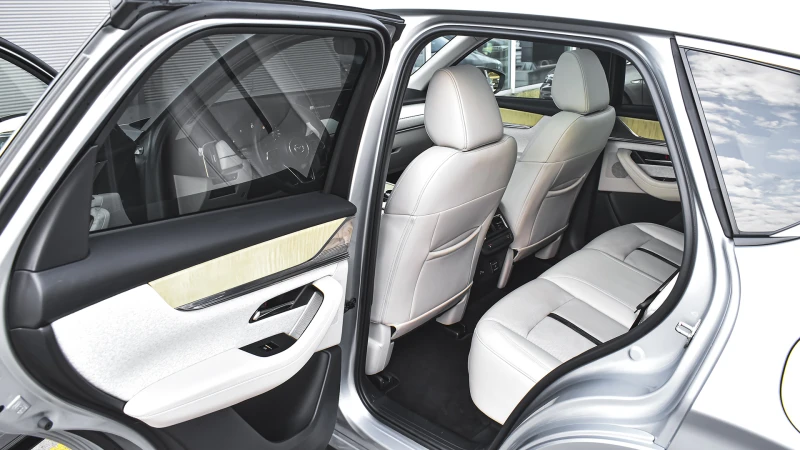 Mazda CX-60 2.5 e-SKYACTIV PHEV TAKUMI 4x4 Automatic, снимка 9 - Автомобили и джипове - 51062927