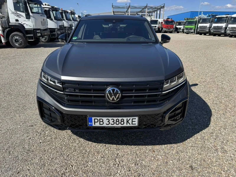VW Touareg R-Line 3.0 TDI DSG, снимка 2 - Автомобили и джипове - 51805925