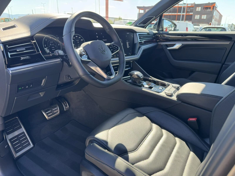 VW Touareg R-Line 3.0 TDI DSG, снимка 12 - Автомобили и джипове - 51805925