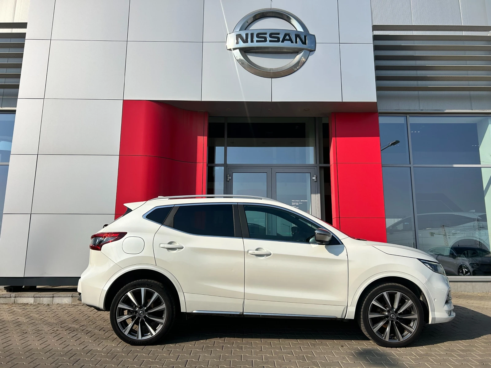 Nissan Qashqai 1.7dCi Tekna Plus 4x4 - изображение 2