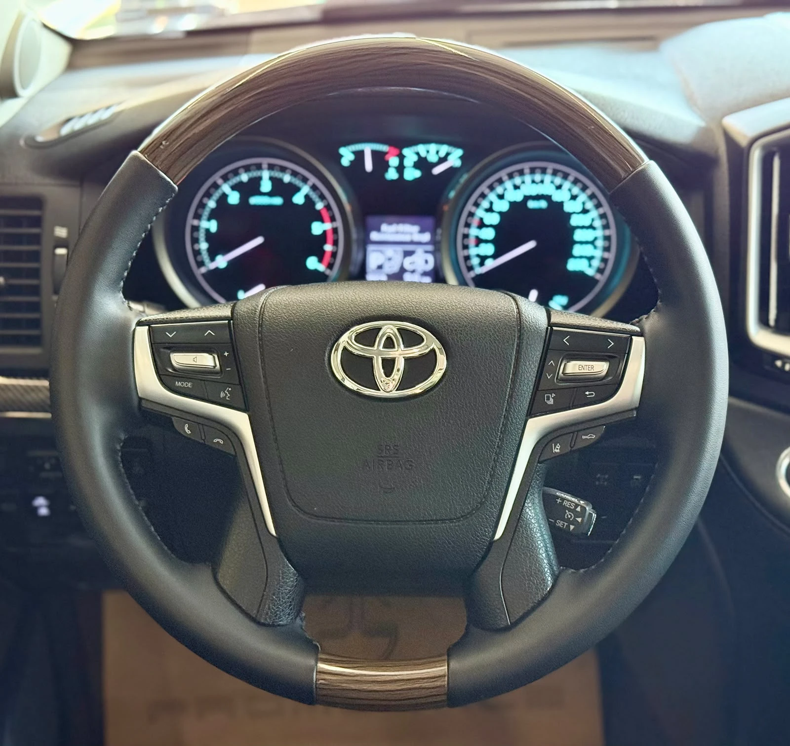 Toyota Land cruiser V8* 4.5* Full* Подгрев* Лизинг, снимка 10 - Автомобили и джипове - 54776985