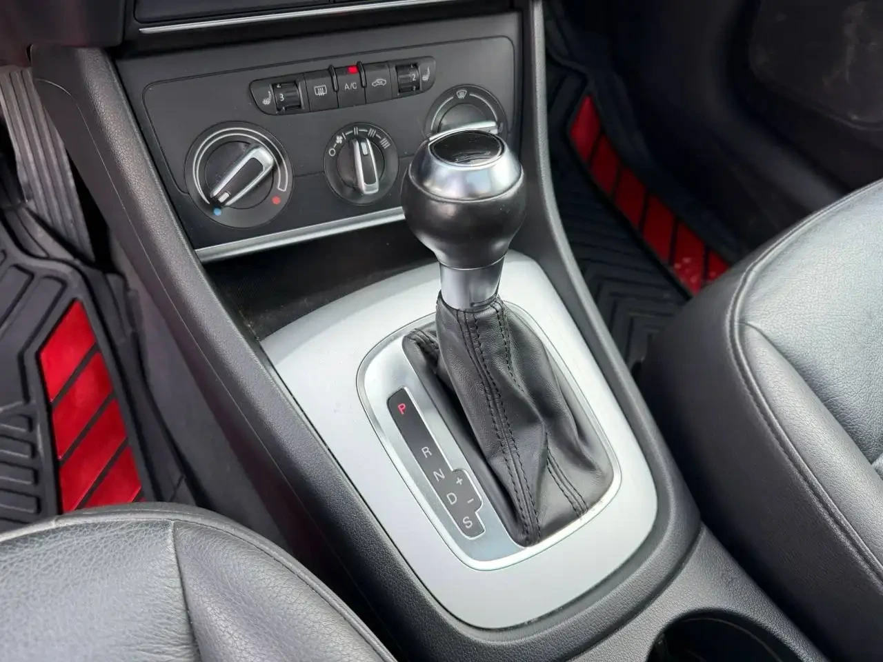 Audi Q3, снимка 11 - Автомобили и джипове - 56226878