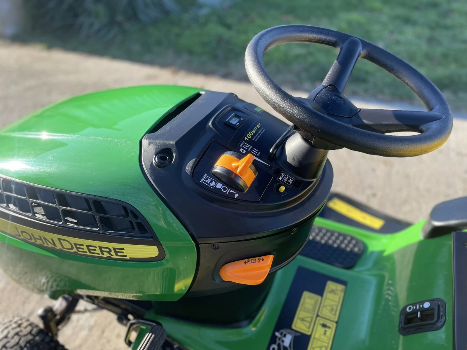 Трактор John Deere Косачка X105Auto - изображение 6