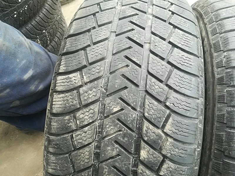 Гуми Зимни 255/50R19, снимка 3 - Гуми и джанти - 24363335