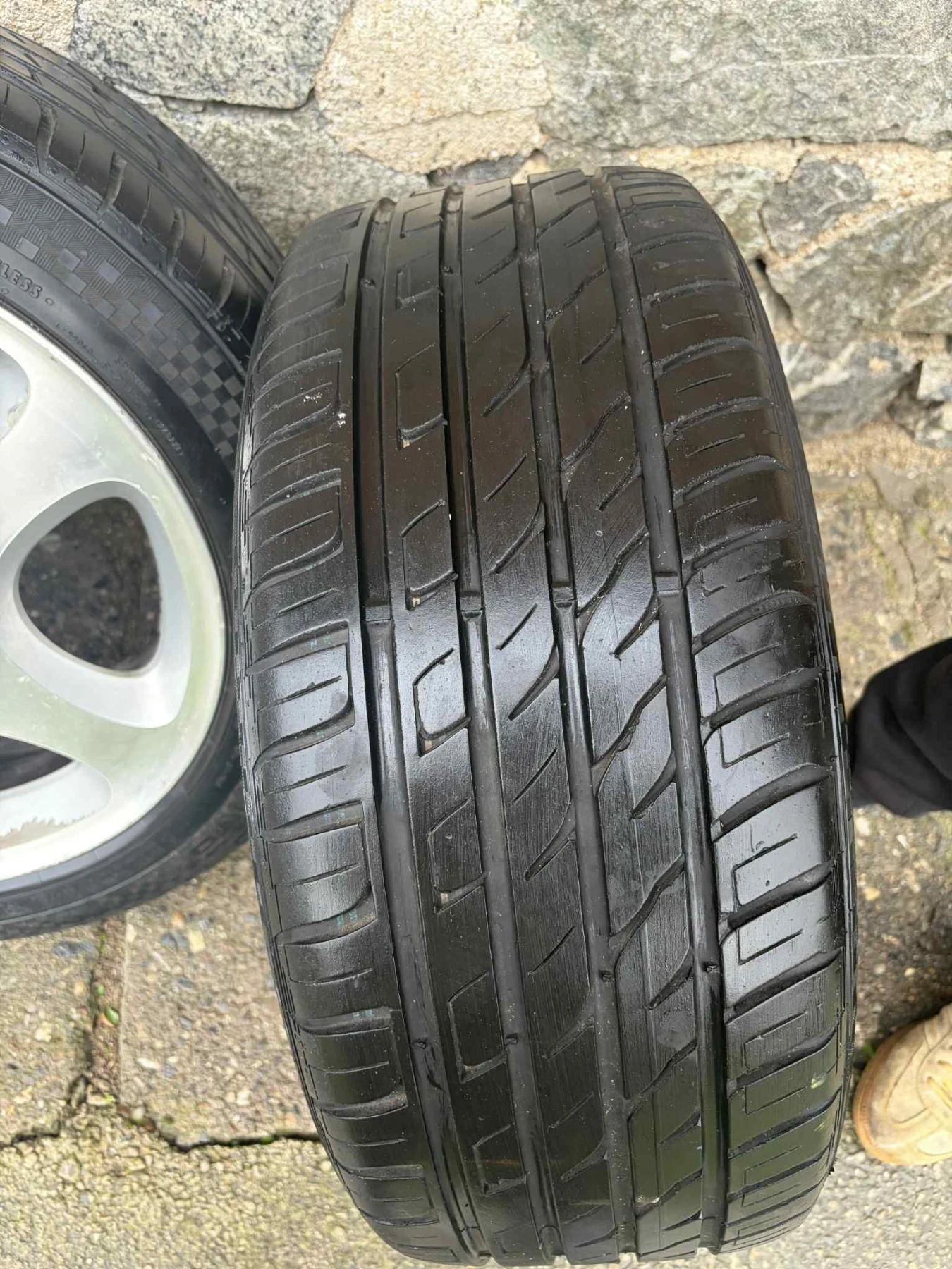 ���� � ������ 225/50R17 �� Mercedes-Benz E 200 | Mobile.bg � ����������� 1