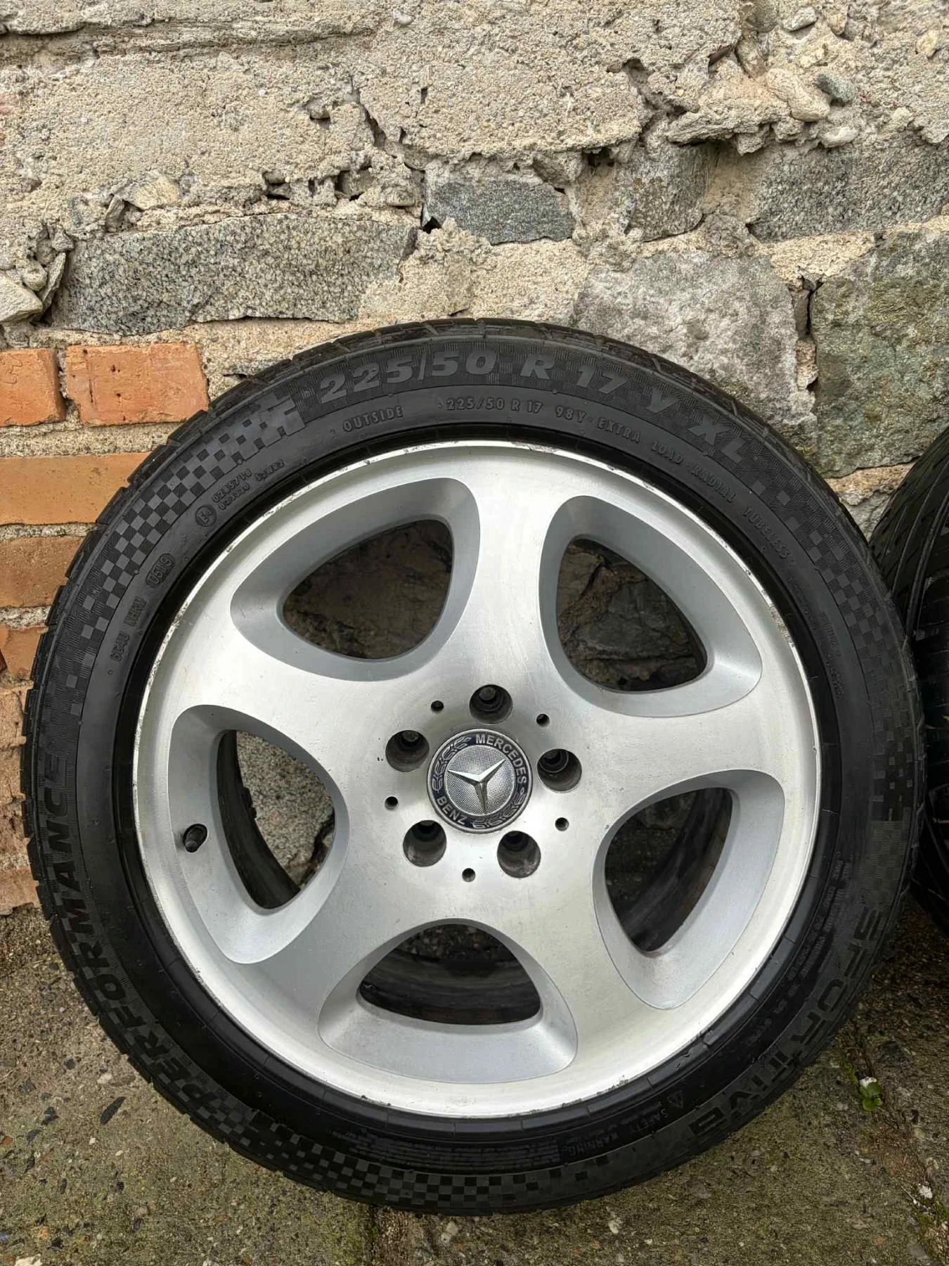 ���� � ������ 225/50R17 �� Mercedes-Benz E 200 | Mobile.bg � ����������� 4
