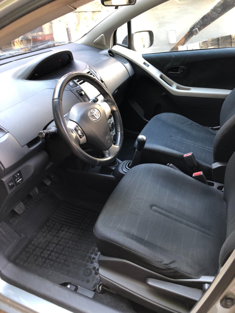 Toyota Yaris 1.0, снимка 6 - Автомобили и джипове - 45991707