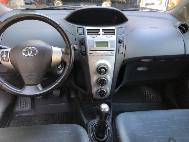 Toyota Yaris 1.0, снимка 5 - Автомобили и джипове - 45991707