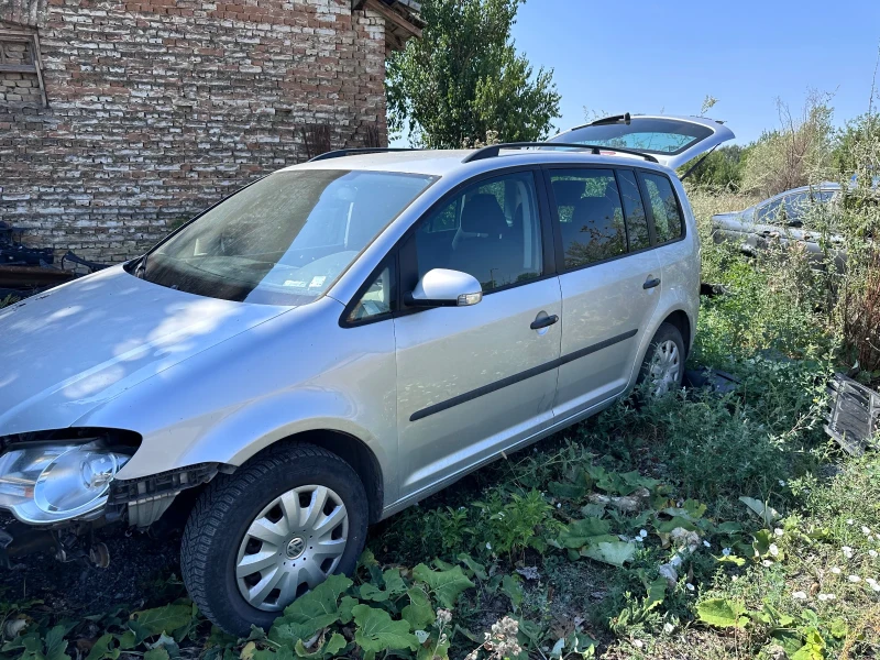 VW Touran, снимка 5 - Автомобили и джипове - 47165427