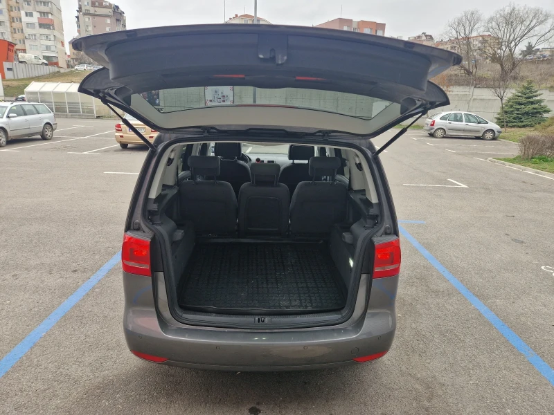 VW Touran 1.6 TDI, снимка 11 - Автомобили и джипове - 48927895