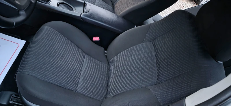 Toyota Avensis 2.0i * ОБСЛУЖЕН* * СЕРВ. ИСТОРИЯ* * ШВЕЙЦАРИЯ, снимка 9 - Автомобили и джипове - 53262765