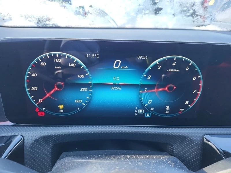 Mercedes-Benz CLA 250 AMG-Line * Червен салон * CARFAX * Панорама, снимка 6 - Автомобили и джипове - 53276869