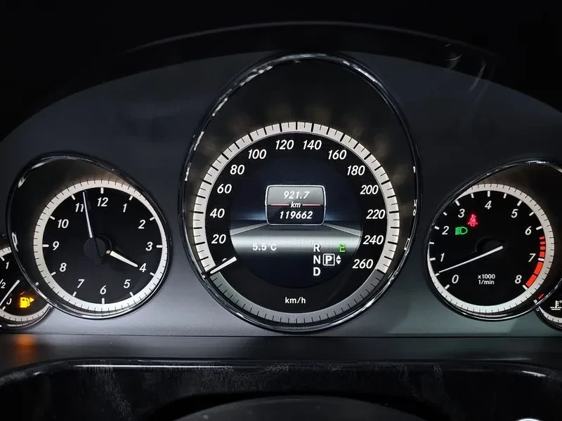 Mercedes-Benz E 350 4Matic Avantgarde, снимка 8 - Автомобили и джипове - 53814032