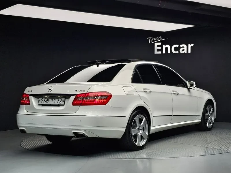 Mercedes-Benz E 350 4Matic Avantgarde, снимка 2 - Автомобили и джипове - 53814032