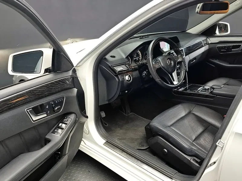 Mercedes-Benz E 350 4Matic Avantgarde, снимка 11 - Автомобили и джипове - 53814032