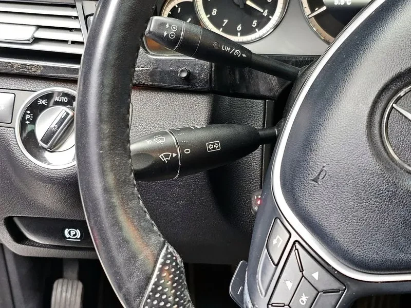 Mercedes-Benz E 350 4Matic Avantgarde, снимка 17 - Автомобили и джипове - 53814032