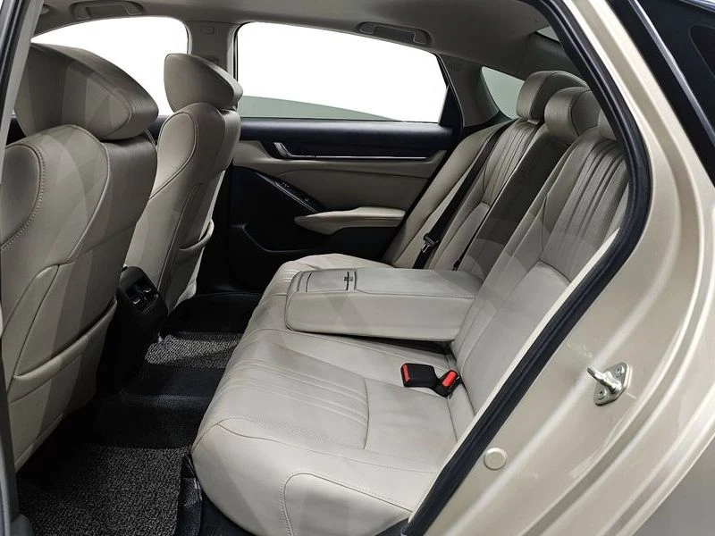 Honda Accord 2.0 Hybrid Touring| 212к.с., снимка 10 - Автомобили и джипове - 56268573