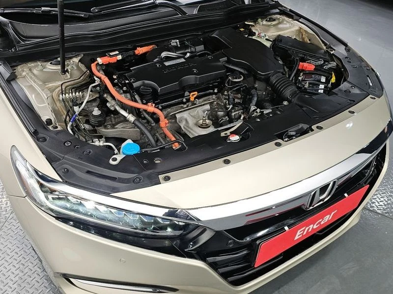 Honda Accord 2.0 Hybrid Touring| 212к.с., снимка 5 - Автомобили и джипове - 56268573