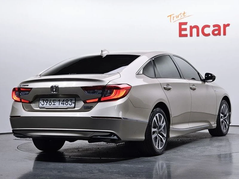 Honda Accord 2.0 Hybrid Touring| 212к.с.